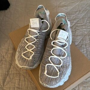 Lightly worn women’s Nike Space Hippie sneakers  size 7
